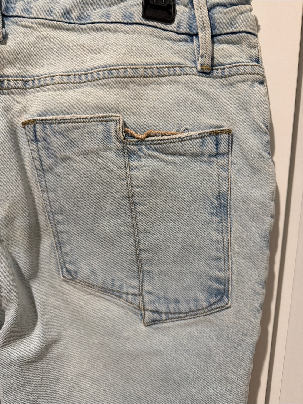 Good American Light Wash Distressed Women's Jeans - Picture 5 of 6
